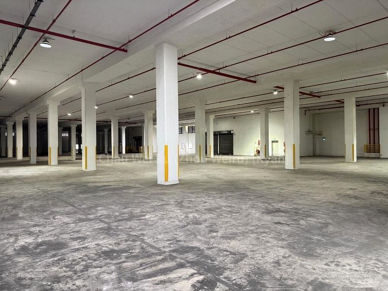 Warehouse for Rent: 6.5m Clear Height | Dedicated Bays in Jurong - Image 2