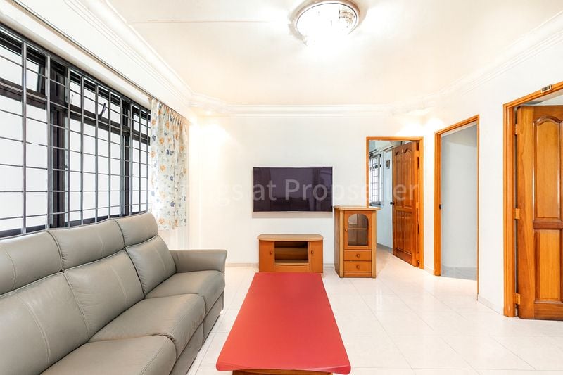 4 Room (4A) HDB for Sale in 953 Hougang Avenue 9 - Image 1