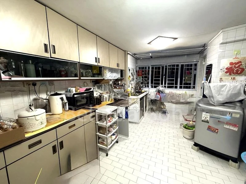 4 Room (4NG) HDB for Sale in 205 Clementi Avenue 6 - Image 6