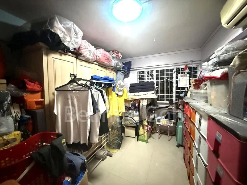 4 Room (4NG) HDB for Sale in 205 Clementi Avenue 6 - Image 1