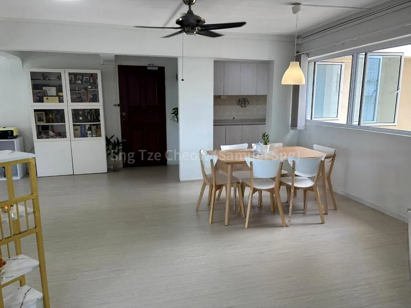 5 Room (5I) HDB for Sale in  229 Yishun Street 21 - Image 1
