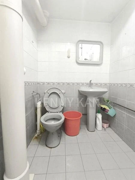 5 Room (5STD) HDB for Sale in  305 Ang Mo Kio Avenue 1 - Image 3