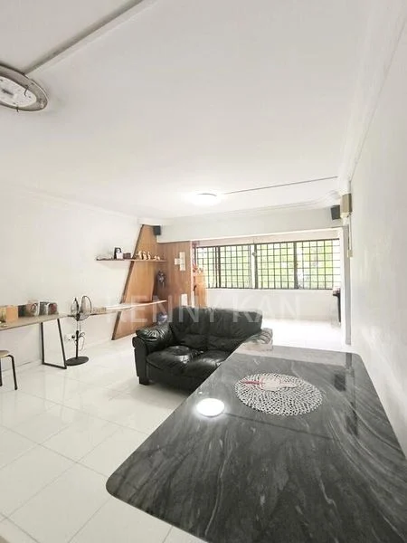 5 Room (5STD) HDB for Sale in  305 Ang Mo Kio Avenue 1 - Image 12