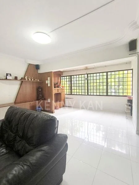 5 Room (5STD) HDB for Sale in  305 Ang Mo Kio Avenue 1 - Image 11