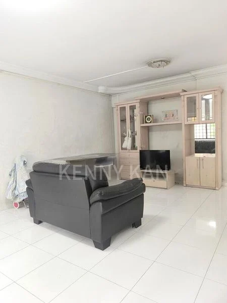 5 Room (5STD) HDB for Sale in  305 Ang Mo Kio Avenue 1 - Image 2