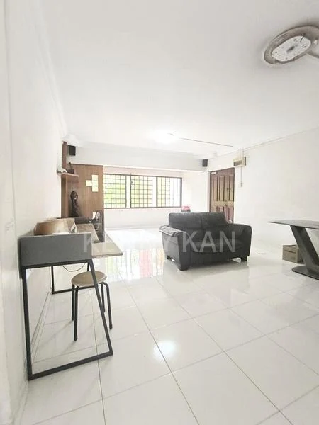 5 Room (5STD) HDB for Sale in  305 Ang Mo Kio Avenue 1 - Image 1