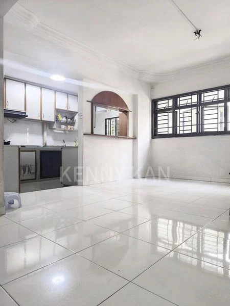 5 Room (5STD) HDB for Sale in  305 Ang Mo Kio Avenue 1 - Image 4