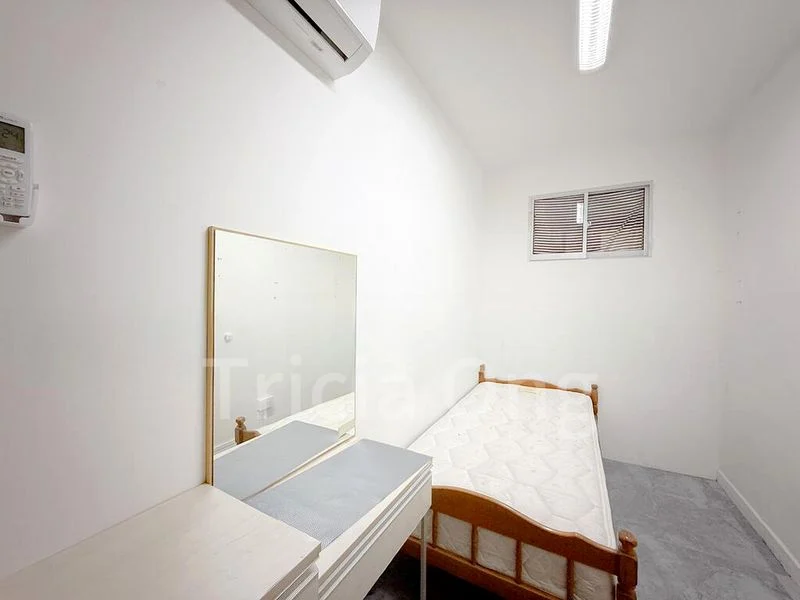 5 Bed Walk-up Apartment (Condo) for Sale in  Macpherson Road - Image 3