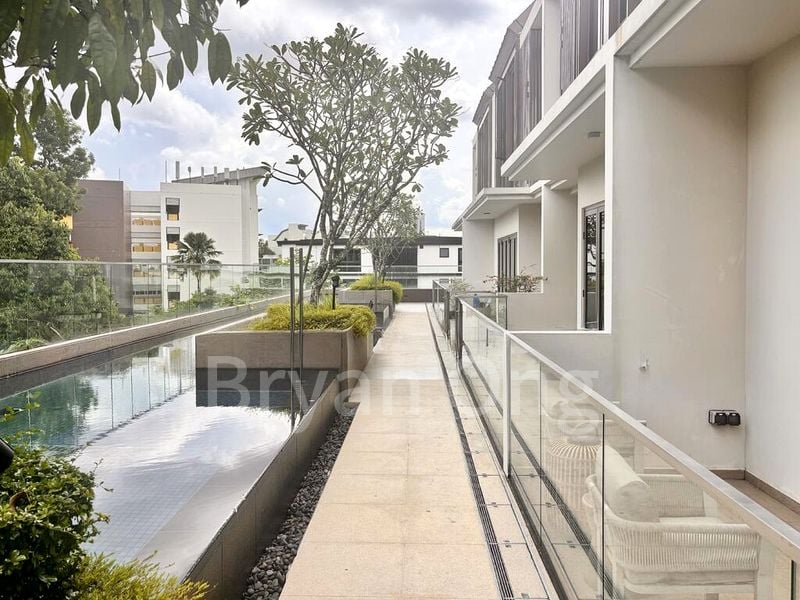 5 Bed Cluster House (Landed) for Sale in  Holland Grove Road - Image 1