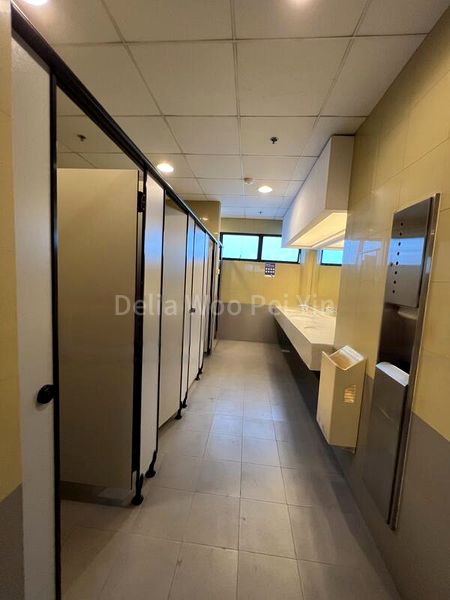 Office for Rent: Spacious B1 Office Space! - Image 7