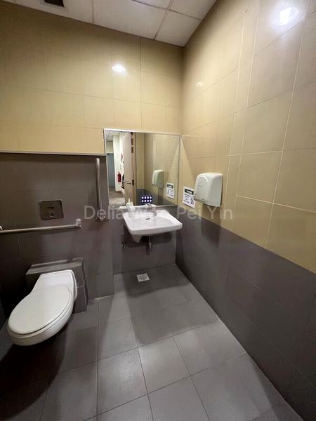 Office for Rent: Spacious B1 Office Space! - Image 6