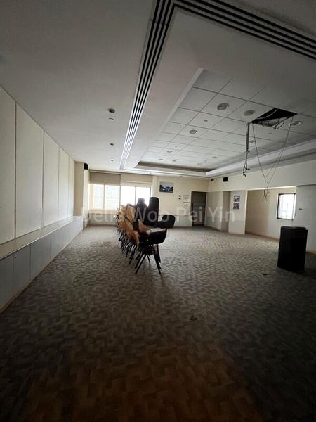 Office for Rent: Spacious B1 Office Space! - Image 8