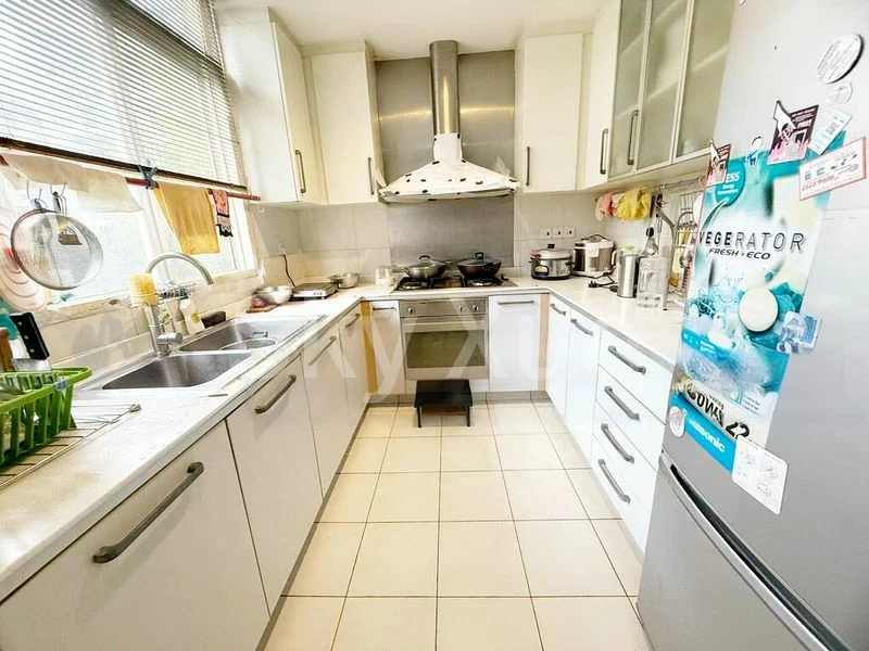 3 Bed Apartment (Condo) for Sale in  Sims Green - Image 2