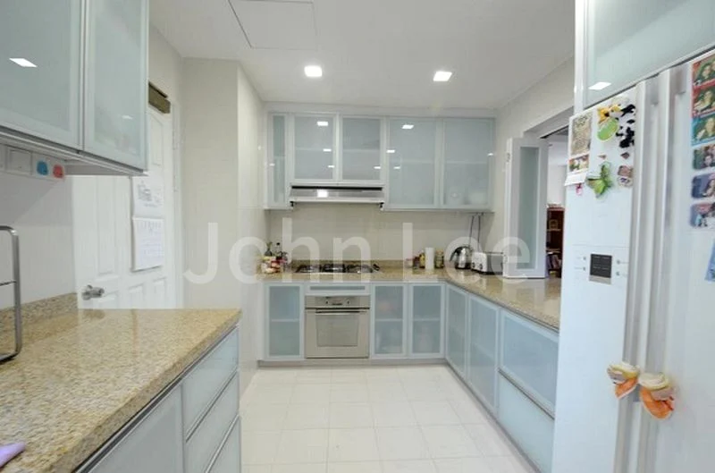 5 Bed Condo for Rent in  Spring Grove - Image 3