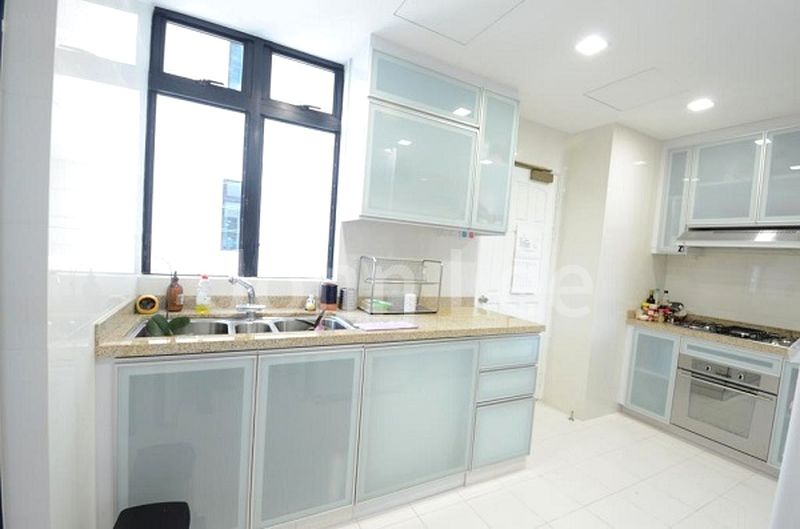 5 Bed Condo for Rent in  Spring Grove - Image 4