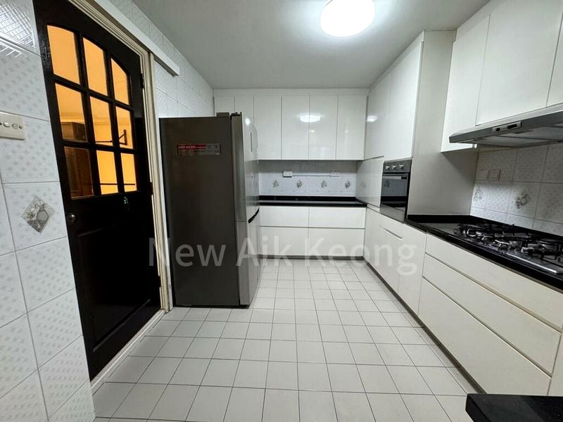 4 Bed Condo for Rent in Hume Park I - Image 5