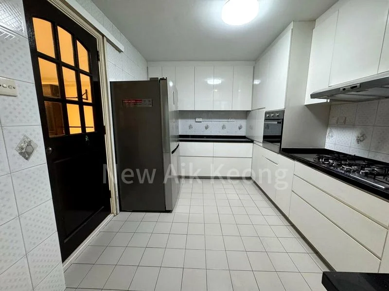 4 Bed Condo for Rent in Hume Park I - Image 6