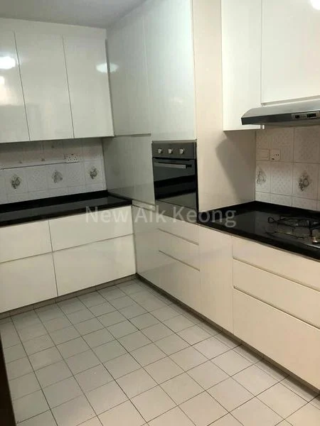 4 Bed Condo for Rent in Hume Park I - Image 4