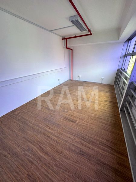 Light Industrial (B1) for Rent in Ys-One - Image 5