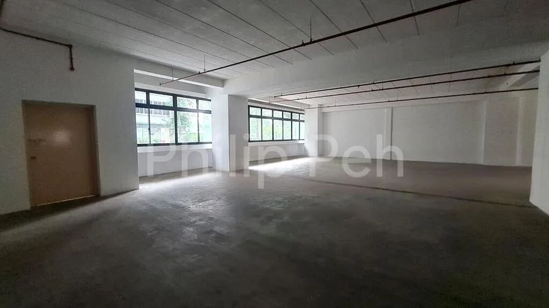 Light Industrial (B1) for Rent: Ground Floor Unit, Easy Loading, High-Traffic, City Fringe Location - Image 2