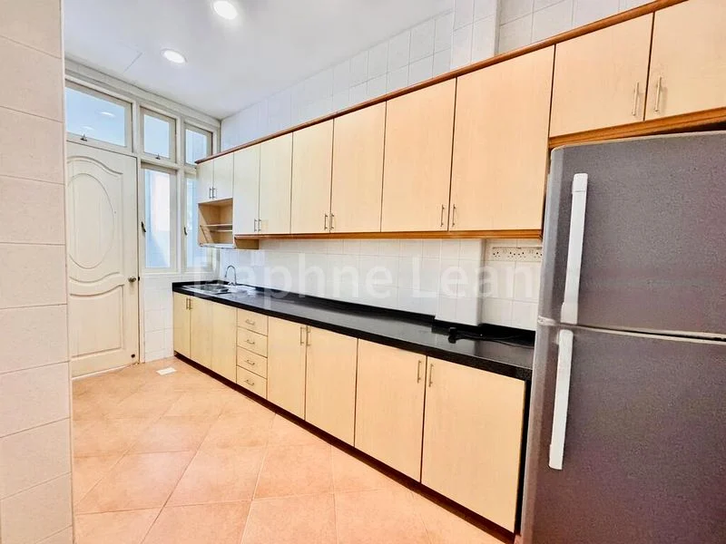 4 Bed Terraced House (Landed) for Rent in  Cambridge Road - Image 2