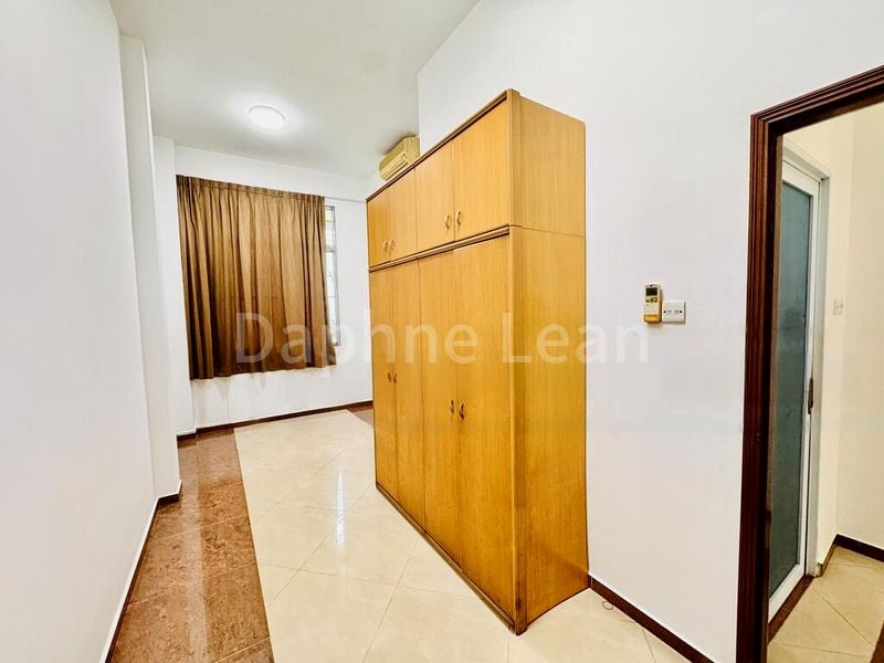 4 Bed Terraced House (Landed) for Rent in  Cambridge Road - Image 3