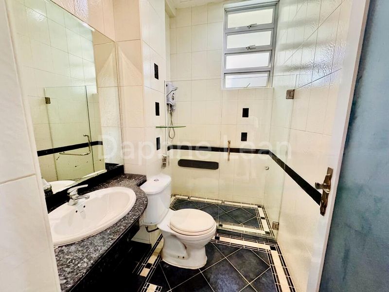 4 Bed Terraced House (Landed) for Rent in  Cambridge Road - Image 8