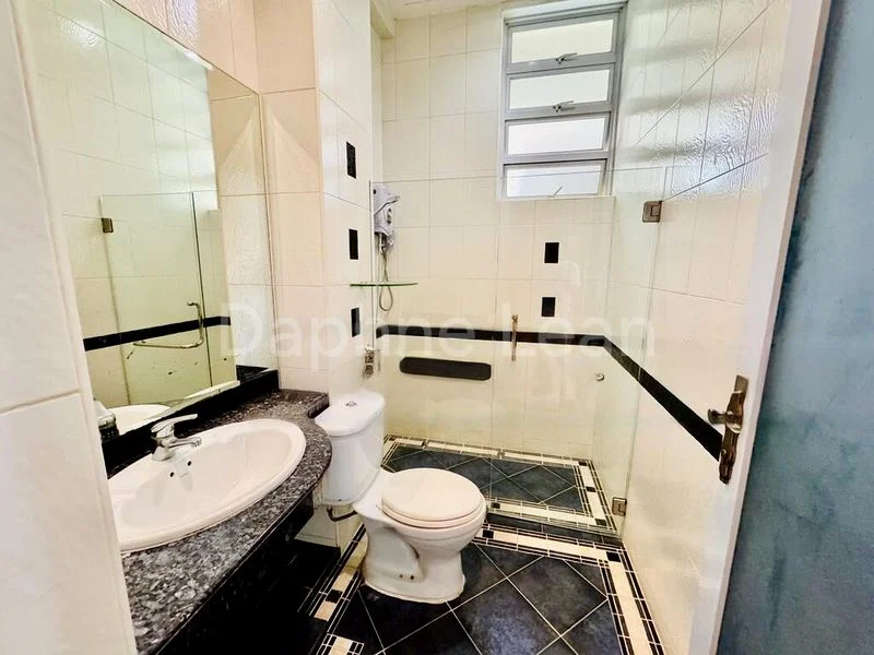 4 Bed Terraced House (Landed) for Rent in  Cambridge Road - Image 7