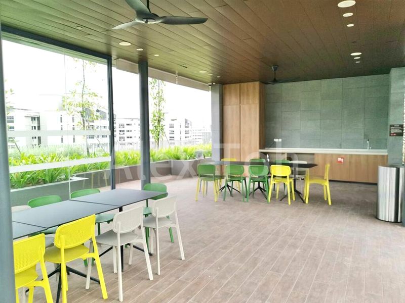 Woods Square Retail Shop for Sale - Image 7