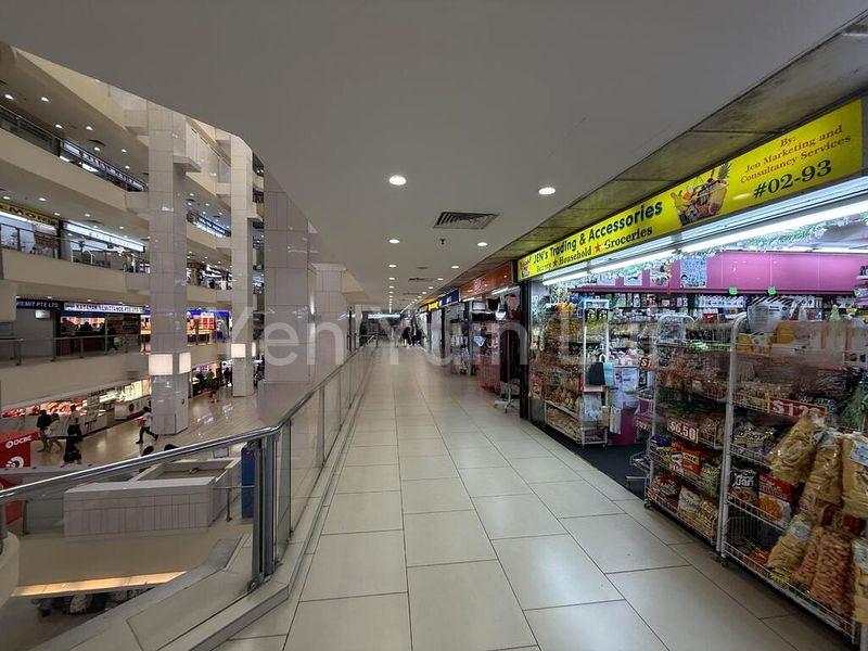 Shop / Shophouse for Rent: Lucky Plaza - Image 2