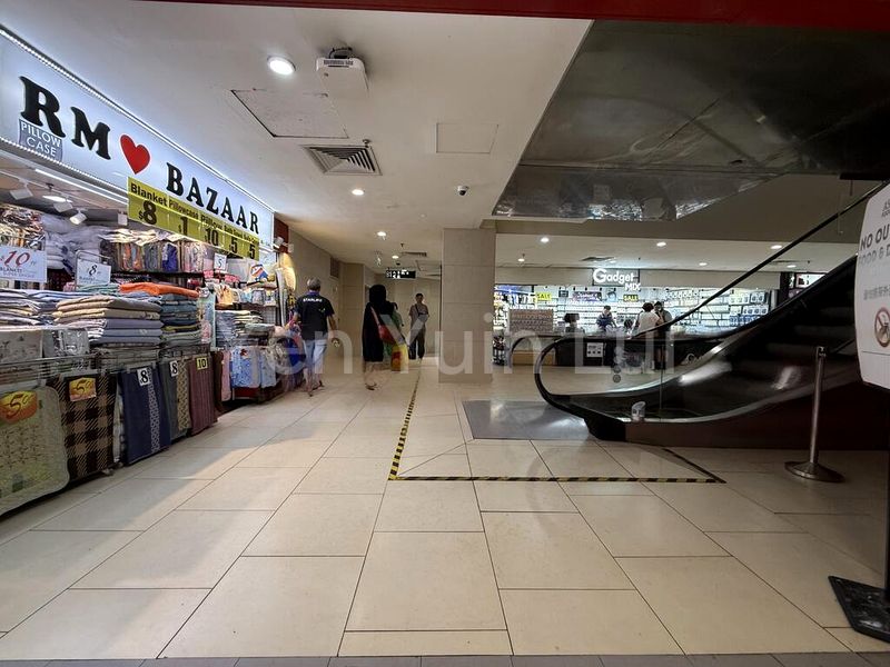 Shop / Shophouse for Rent: Lucky Plaza - Image 1