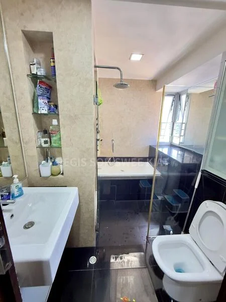 3 Bed Condo for Rent in  Grandeur 8 - Image 2