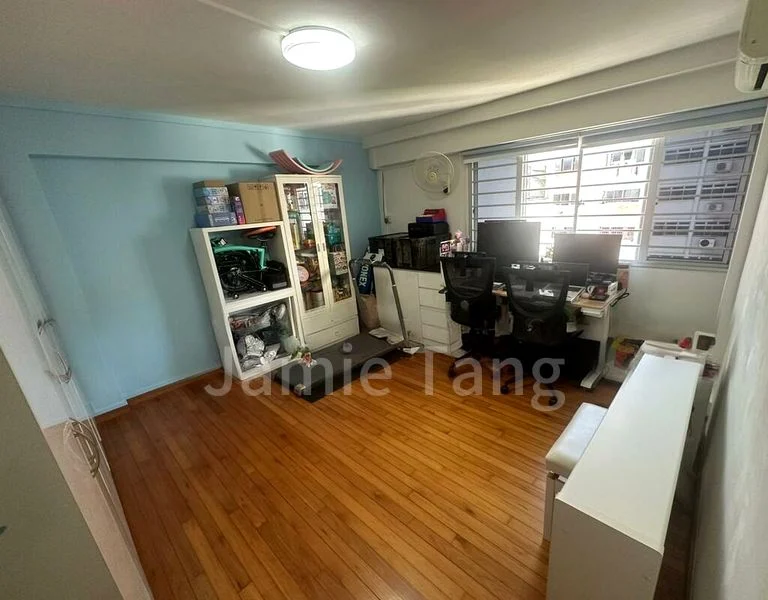 5 Room (5I) HDB for Sale in  322 Woodlands Street 32 - Image 2