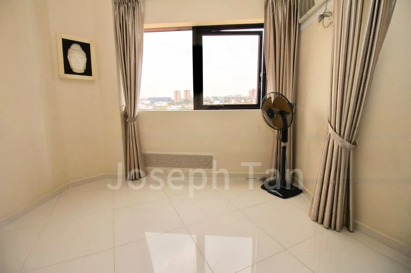 3 Bed Condo for Sale in  Bayshore Park - Image 10