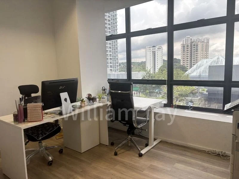 Light Industrial (B1) for Rent: Midview City - Image 3