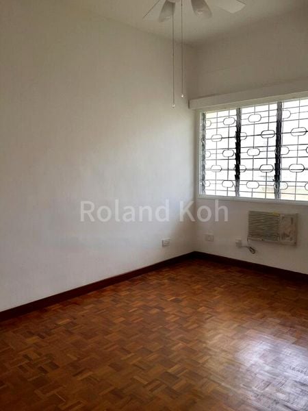 5 Bed Semi-Detached House (Landed) for Sale in  Stratford Court - Image 5