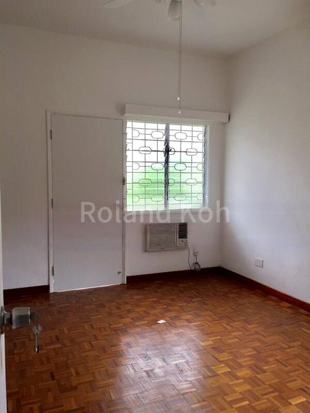 5 Bed Semi-Detached House (Landed) for Sale in  Stratford Court - Image 4