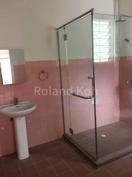 5 Bed Semi-Detached House (Landed) for Sale in  Stratford Court - Image 7