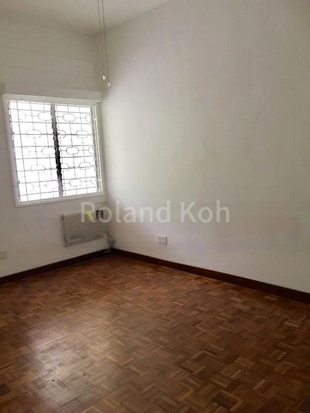 5 Bed Semi-Detached House (Landed) for Sale in  Stratford Court - Image 6