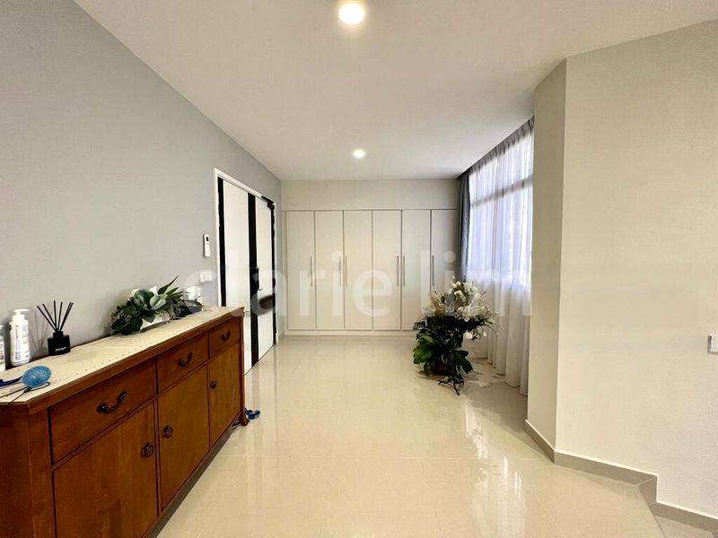 5 Bed Apartment (Condo) for Sale in  The Vantage - Image 3