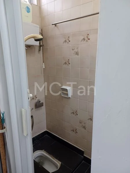 Common Room (Condo) for Rent in Uni Building - Image 5