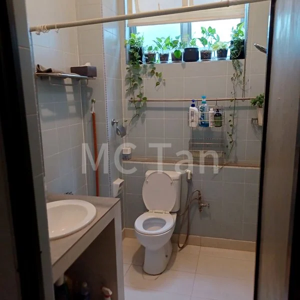 Common Room (Condo) for Rent in Uni Building - Image 4