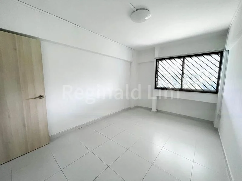 4 Room (4A) HDB for Rent in  118 Clementi Street 13 - Image 2