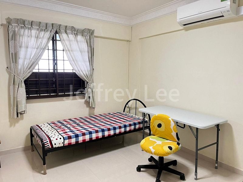 Common Room (HDB) for Rent in 229 Jurong East Street 21 - Image 1