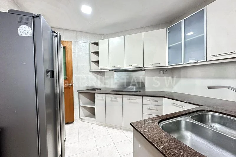 3 Bed Condo for Sale in  The Aston - Image 12