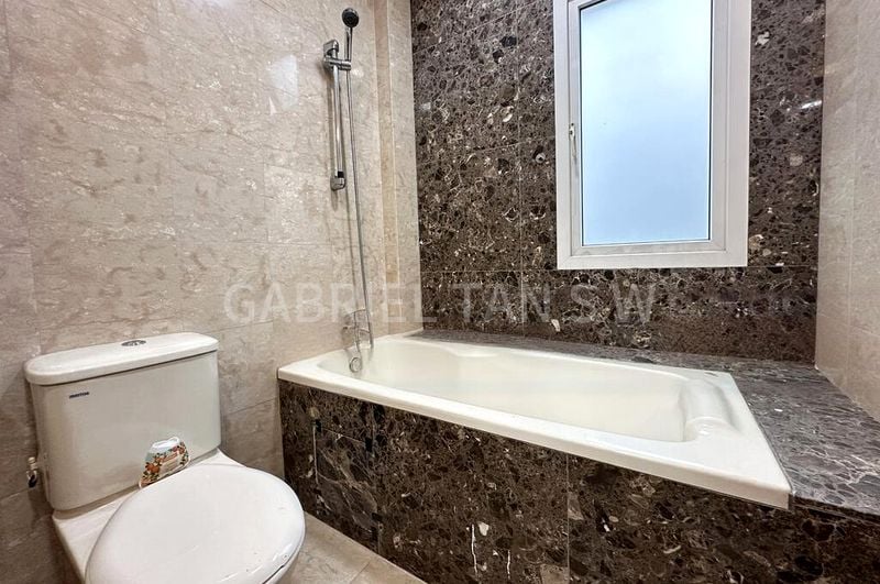 3 Bed Condo for Sale in  The Aston - Image 17