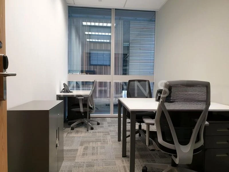 Office for Rent: ❤️ SUPERB LOW PRICE! ❤️ 3~4 PAX SUITE, NICELY FITTED WITH WINDOW-VIEW IN PLQ 1. NEAR MRT! ACT FAST - Image 1