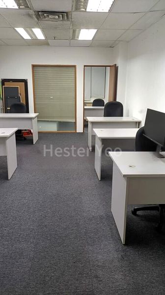 Office for Rent: Sultan Plaza - Image 2