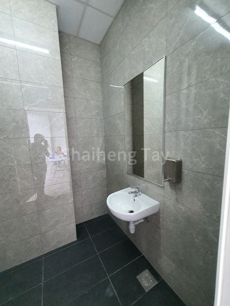 REVV: 1,200 Sq Ft Workshop / Shop for Rent on 123 Main Street, Anytown, CA 12345 - Image 6