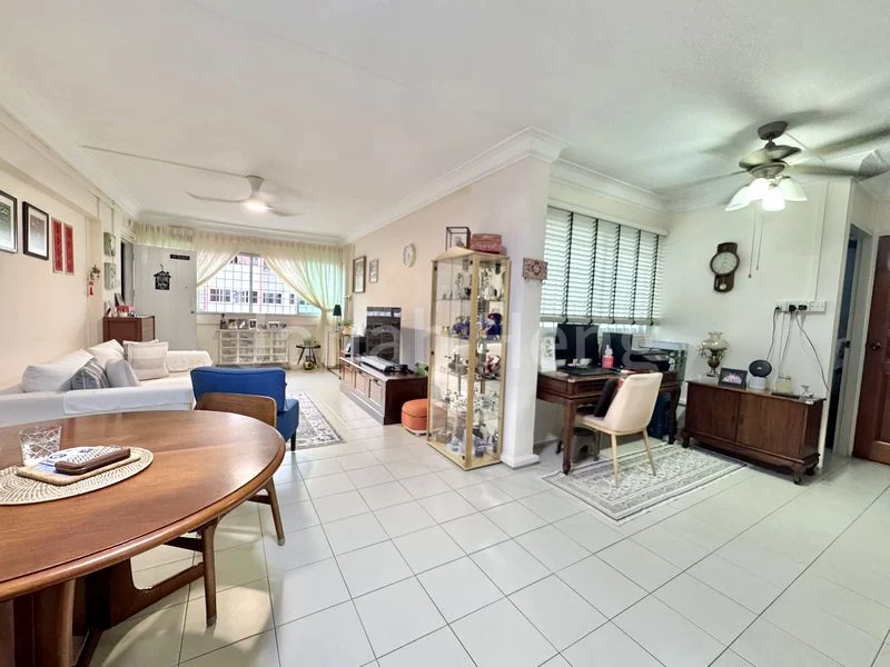 4 Room (4A) HDB for Sale in 402 Yishun Ring Road - Image 2